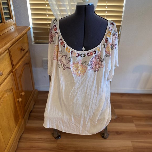 Torrod Floral Emroidered Off The Shoulder Blouse - Picture 7 of 8